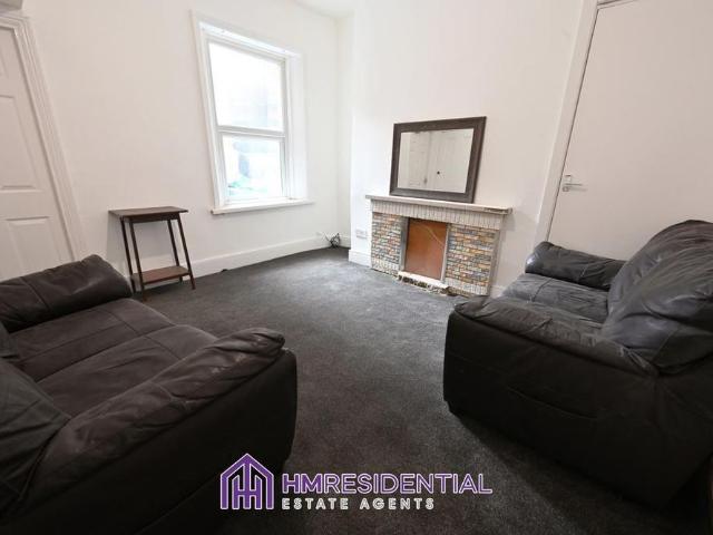 2 bedroom end of terrace house to rent