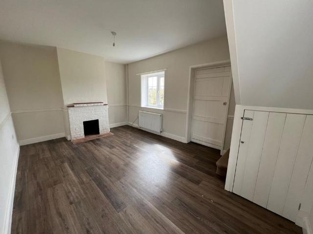 2 bedroom end of terrace house to rent