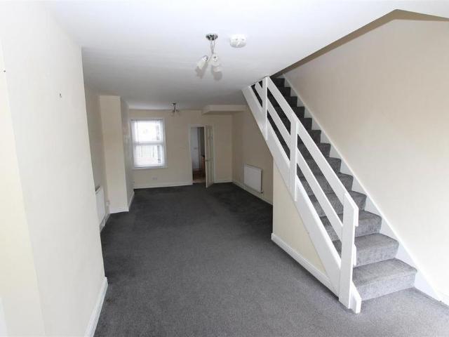 2 bedroom end of terrace house to rent