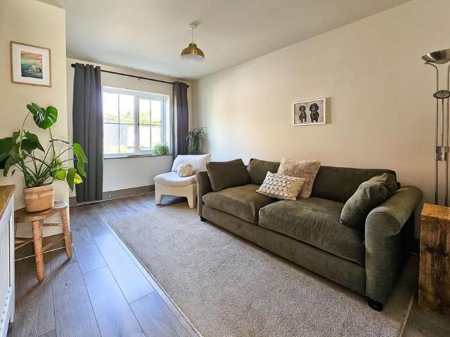 2 bedroom end of terrace house to rent