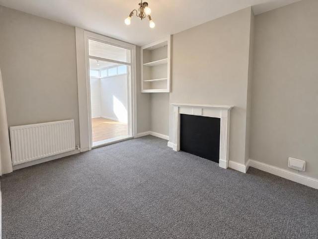 2 bedroom end of terrace house to rent