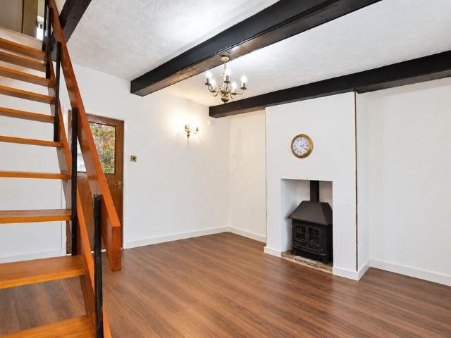 2 bedroom end of terrace house to rent