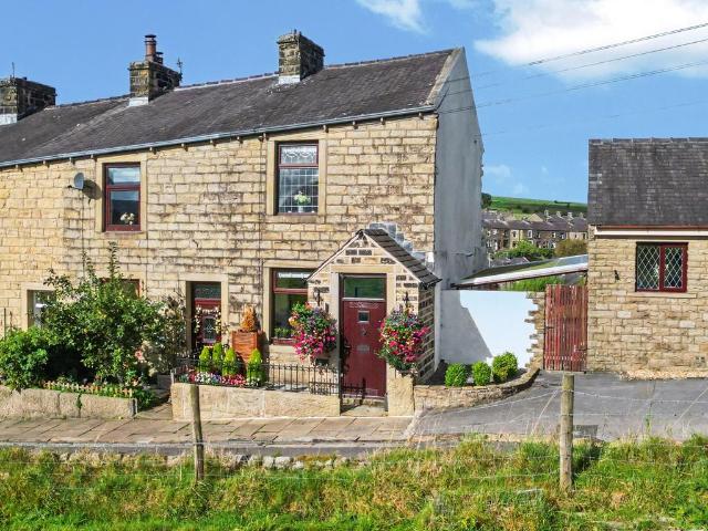2 bedroom end of terrace house to rent