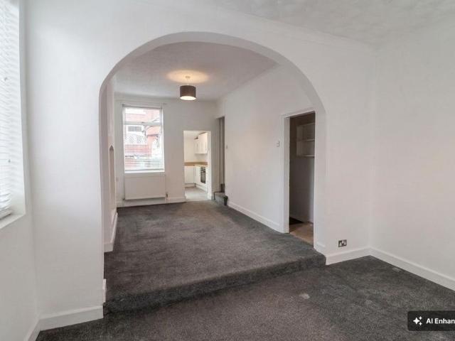 2 bedroom end of terrace house to rent