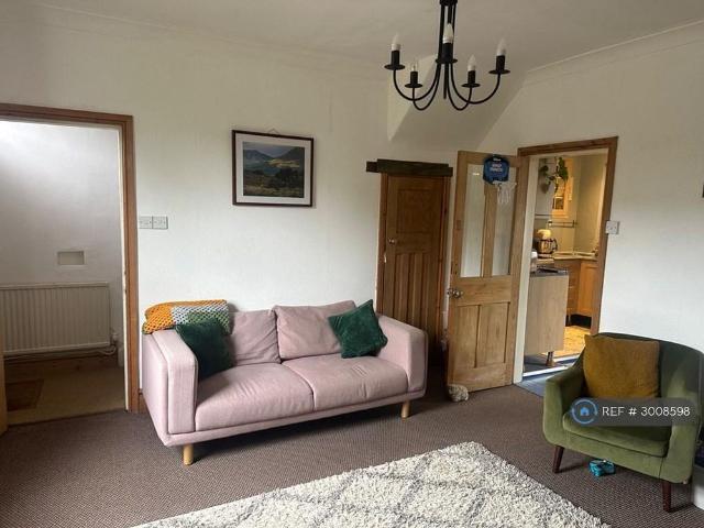 2 bedroom end of terrace house to rent