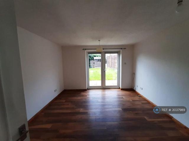 2 bedroom end of terrace house to rent