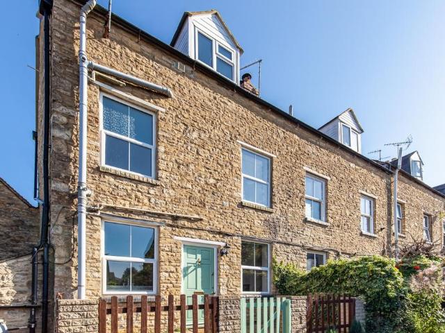 2 bedroom end of terrace house to rent