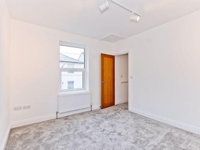 2 bedroom end of terrace house to rent