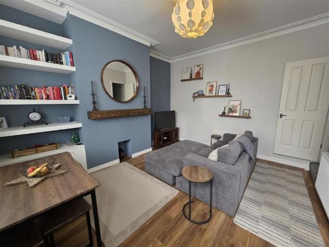 2 bedroom end of terrace house to rent
