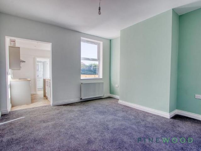 2 bedroom end of terrace house to rent
