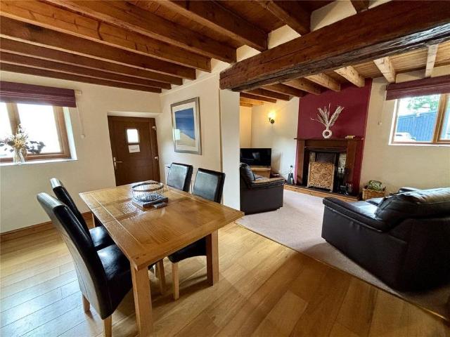 2 bedroom end of terrace house to rent