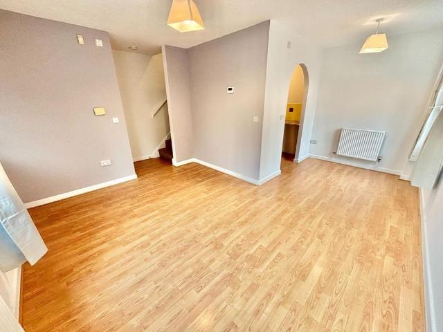 2 bedroom end of terrace house to rent