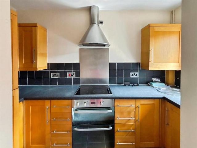2 bedroom end of terrace house to rent