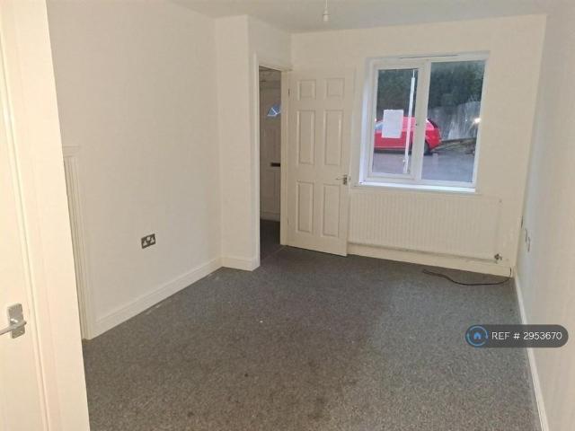 2 bedroom end of terrace house to rent
