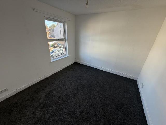 2 bedroom end of terrace house to rent