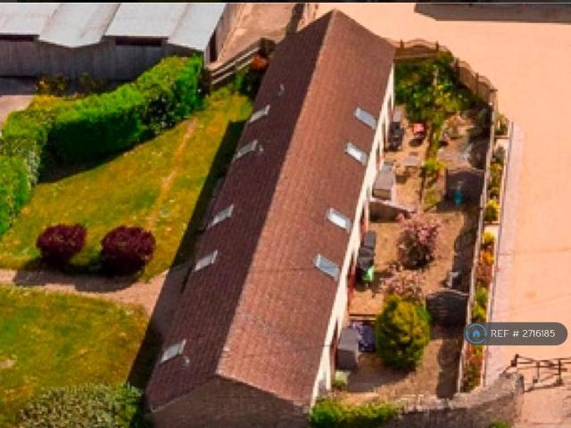 2 bedroom end of terrace house to rent