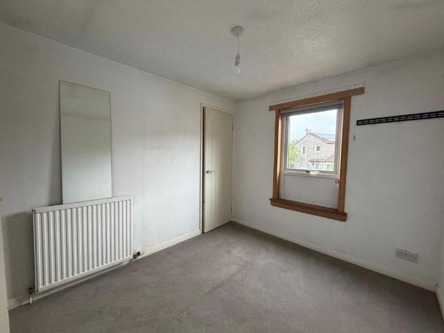 2 bedroom end of terrace house to rent