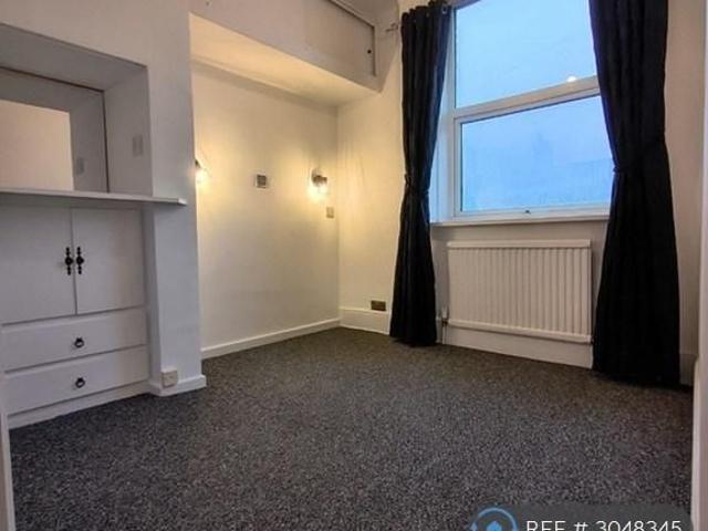 2 bedroom end of terrace house to rent