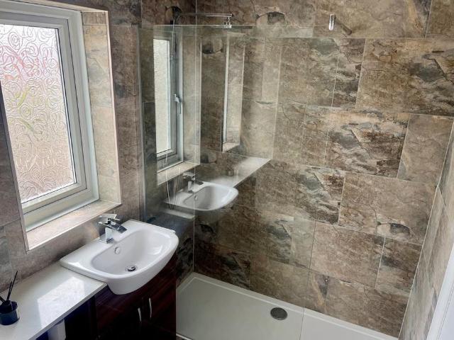 2 bedroom end of terrace house to rent