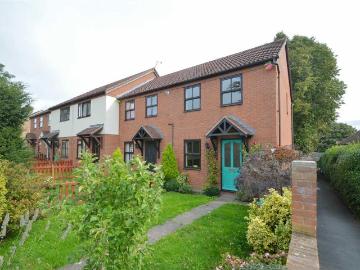 2 bedroom end of terrace house to rent