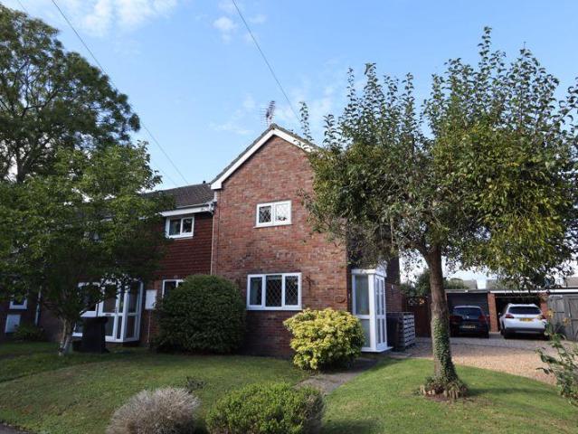 2 bedroom end of terrace house to rent