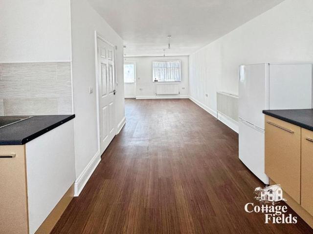 2 bedroom end of terrace house to rent