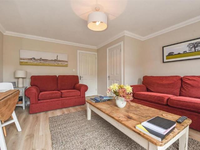 2 bedroom end of terrace house to rent