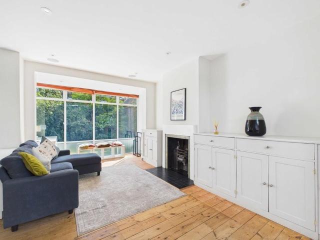 2 bedroom end of terrace house to rent