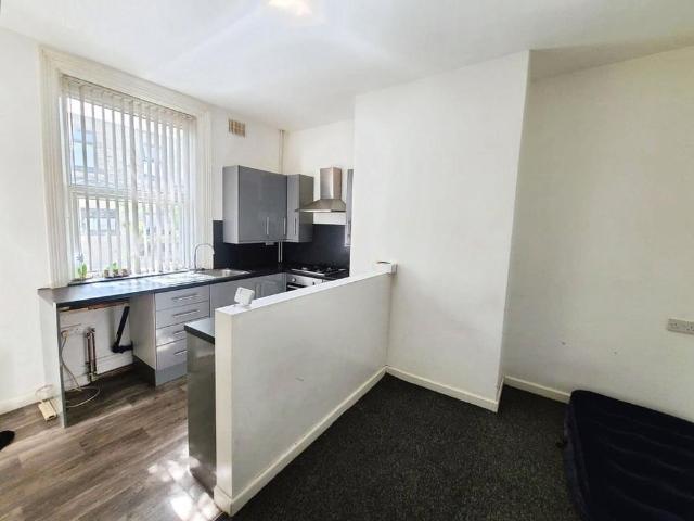 2 bedroom end of terrace house to rent