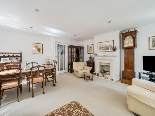 2 bedroom end of terrace house to rent