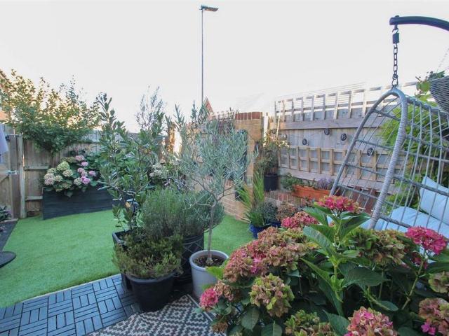 2 bedroom end of terrace house to rent