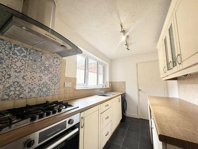 2 bedroom end of terrace house to rent