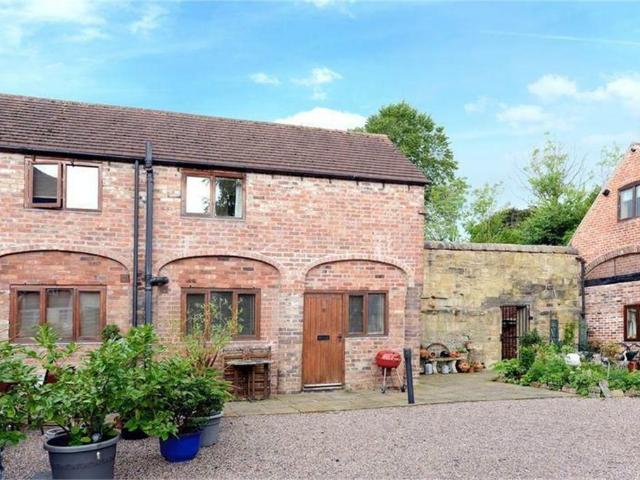 2 bedroom end of terrace house to rent