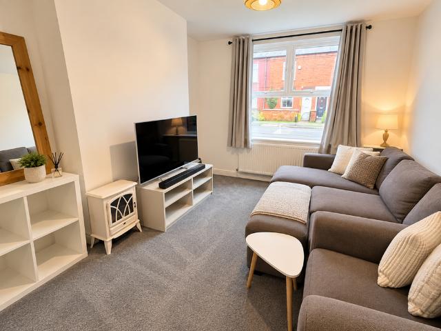 2 bedroom end of terrace house to rent
