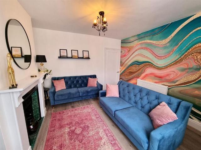 2 bedroom end of terrace house to rent
