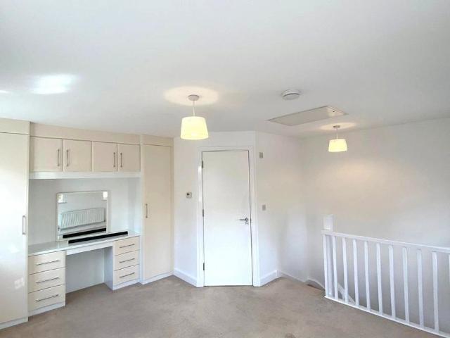2 bedroom end of terrace house to rent