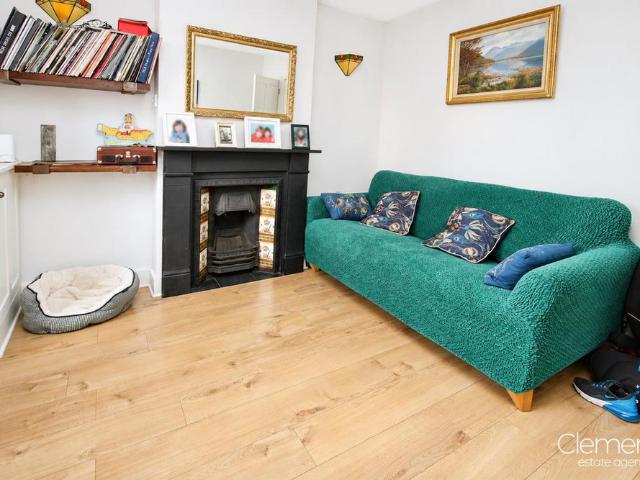2 bedroom end of terrace house to rent