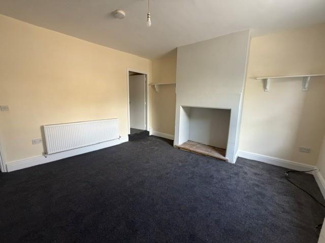 2 bedroom end of terrace house to rent