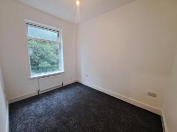 2 bedroom end of terrace house to rent