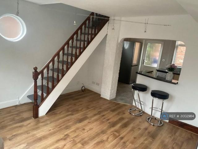 2 bedroom end of terrace house to rent