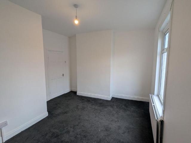 2 bedroom end of terrace house to rent