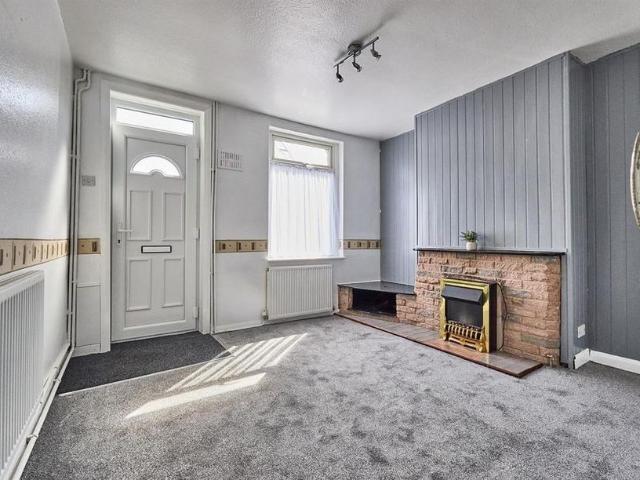 2 bedroom end of terrace house to rent
