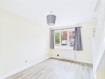 2 bedroom end of terrace house to rent