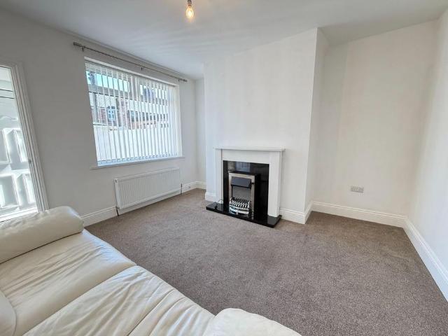 2 bedroom end of terrace house to rent