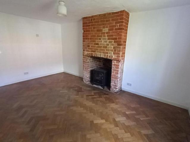 2 bedroom end of terrace house to rent
