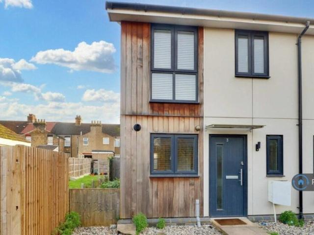 2 bedroom end of terrace house to rent