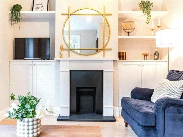 2 bedroom end of terrace house to rent