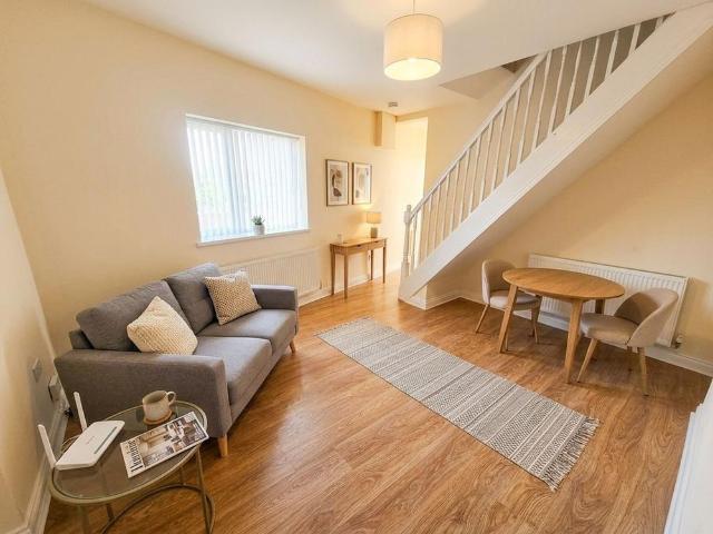 2 bedroom end of terrace house to rent