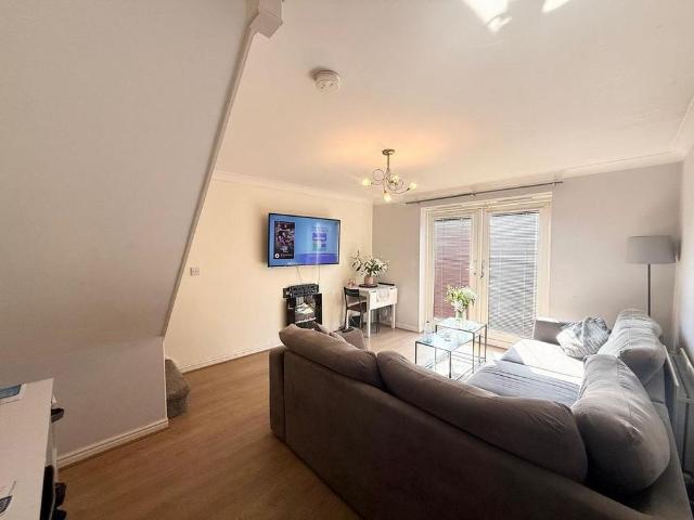 2 bedroom end of terrace house to rent