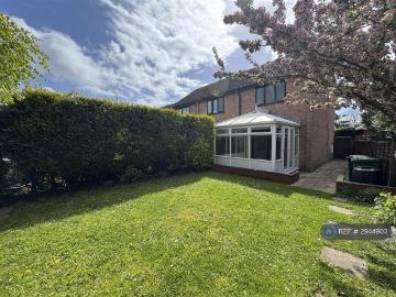 2 bedroom end of terrace house to rent